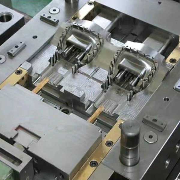 Plastik Enjeksiyon Kalıpları